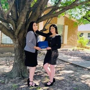 Meet your Posher, Ana lucrecia